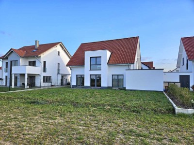 Neues, exklusives Einfamilienhaus mit Blick ins Grüne