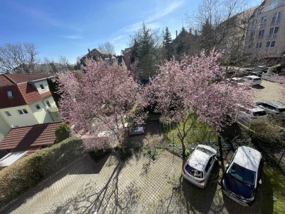 Traumhafter Blick über Cotta, provisionsfreie 2-Zimmer-Wohnung mit Balkon und PKW-Stellplatz
