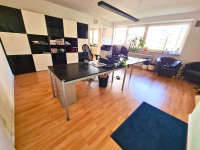 Viel Potenzial!! Zwei verbundene und gewerblich vermietete 1-Zimmer-Wohnungen inkl. Tiefgaragenplatz