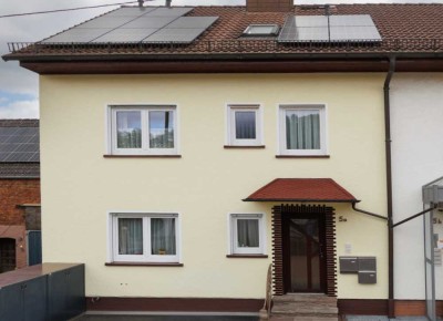 Großzügiges Dreifamilienhaus mit Garten, PV-Anlage und Garage in Taunusstein-Neuhof