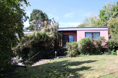Sehr schöner massiver Bungalow mit Einliegerwohnung in toller Lage
