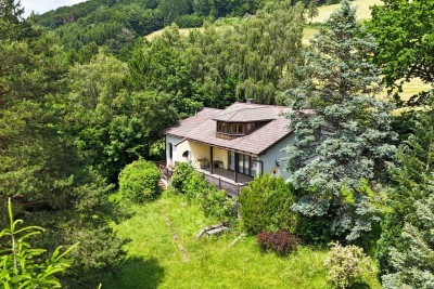Wohnen im Einklang mit der Natur: Einfamilienhaus mit Panoramablick und großem Garten