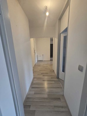 Freie, sonnige 3 Zi-Whg. mit Balkon in Linden-Mitte.