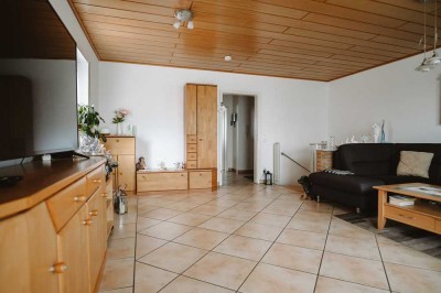 Wohntraum auf 2 Ebenen: Helle EG-Wohnung mit komplett ausgebautem Souterrain und privatem Garten