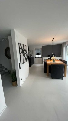 • Exklusive Neubau- Maisonette • Wohnen über zwei Etagen im Dorf