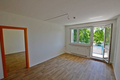 2-Raum-Wohnung, 2.Etage, Dusche, Balkon, PKW-Stellplatz! Bezug sofort möglich!