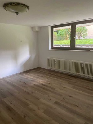 Geräumige 3 Zimmer Souterain Wohnung in München Forstenried zu vermieten