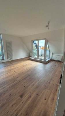 Erstbezug nach Sanierung: 3 Zimmer Dachgeschoss Wohnung mit Terrasse zu vermieten!