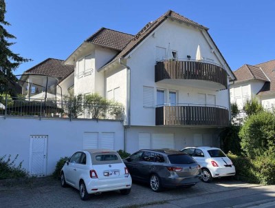 Sonnendurchflutete 2,5-Zimmerwohnung mit Balkon, Terrasse und Tiefgaragenstellplatz
