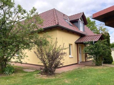 Einfamilienhaus mit großer Werkstatt und Doppelgarage auf 1.130 m² Grundstück in Gr