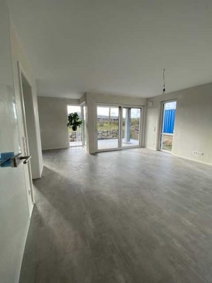 top moderne Erdgeschosswohnung mit Terrasse und eigenem Garten