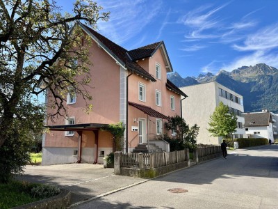 Zauberhaftes Stadthaus mit garantierter Rendite von 5% oder mehr! Einzigartige Investmentchance in Bludenz!