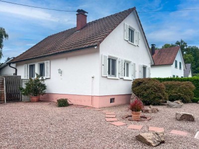 Charmantes Einfamilienhaus mit großem Grundstück und modernem Anbau