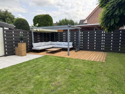 Moderne Doppelhaushälfte mit großem Garten in Top-Lage mit neuer PV-Anlage, Carport, E-Auto Wallbox
