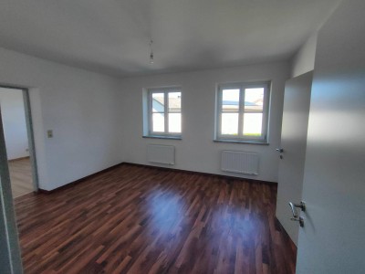 Frisch sanierte geräumige Wohnung