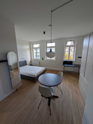 Möbiertes Design-Apartment im sanierten Altbau – direkt im Herzen Stuttgarts