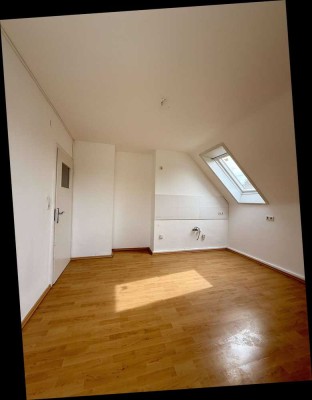 Gemütliche 2,5 Zimmer Dachgeschoss - Wohnung