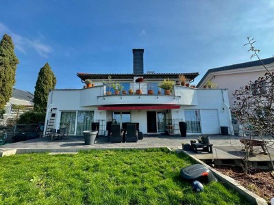## WOHNEN MIT WEITBLICK! LUXUS-WOHNUNG IN BESTER MALCHENER HANGLAGE, GARTEN, DOPPELGARAGE u.v.m. ##