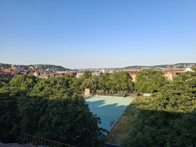 ~ S-WEST KLEINE 3 Zi. DG WOHNUNG MIT WEITBLICK~
