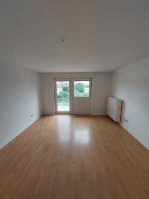 Helle 2-Zimmer-Wohnung mit Balkon in Mannheim-Neckarau