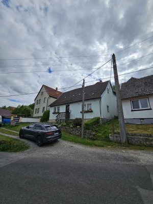 Kleines Einfamilienhaus, mit Nebengelass und separatem Garten, zu verkaufen :)