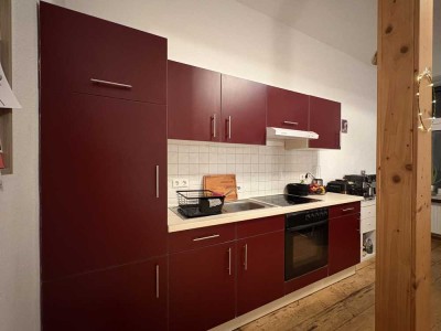 2 Zimmer Traumbad mit Wanne und Dusche; Dielen, Einbauküche, großer grüner Innenhof