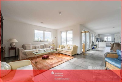 Penthouse im Topzustand inkl. zwei Tiefgaragenplätze, Einbauküche und toller Dachterrasse