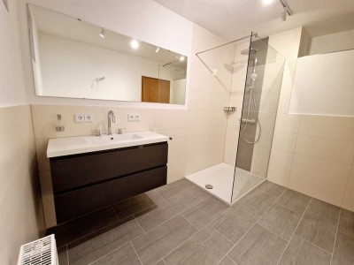 Frisch sanierte 3,5 Zimmer Wohnung inkl. Garten, Terrasse und Garage