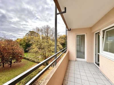 Sonniger Balkon mit toller Aussicht ins Grüne! 2 Schlafzimmer, Küche, Wohn- + Eßzimmer