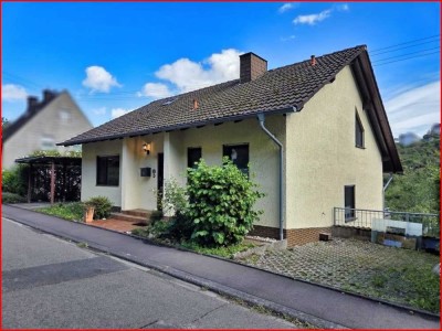Ruhig gelegenes Einfamilienhaus in städtischer Höhenlage