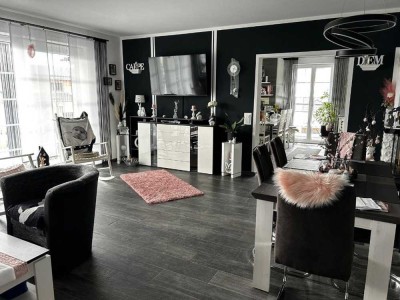 Exklusive Doppelhausbungalowhälfte mit großzügigem Garten