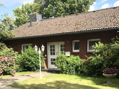 Stilvoller, barrierearmer Bungalow mit Wintergarten, Kamin und gemütlicher Terrasse