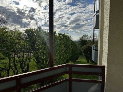 2-Zimmer-Wohnung mit Einbauküche, Balkon, Garage & Keller in Karlsruhe-Durlach (Geigersberg)