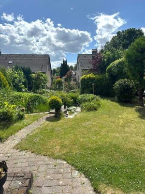 Modernisierte Doppelhaushälfte mit Garten und Garage in Kamp-Lintfort