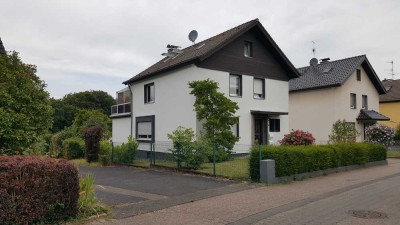 Großzügige Maisonette-Wohnung mit Terrasse in Bergisch Gladbach-Paffrath mit Gartennutzung