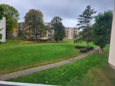 helle 3-Raum Wohnung mit Balkon ins Grüne