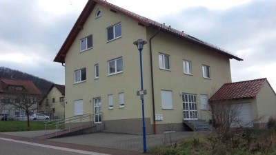Attraktive 3 1/2 Zimmer Dachgeschosswohnung mit Balkon