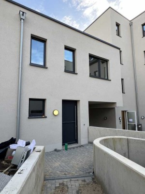 Innenhof | gemütliches 4-Zimmer-Townhaus (E1) mit eigenem Garten und Gäste-WC | ab sofort verfügbar!