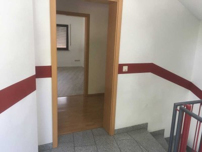 Modernisierte 4-Raum-Wohnung mit Balkon und Einbauküche in Bonn