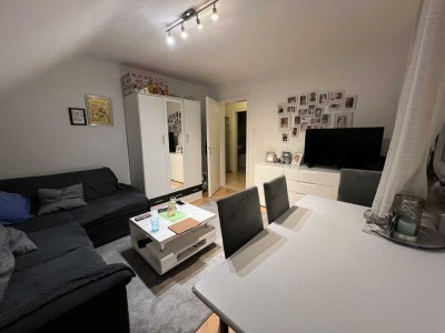 Helle 2-Zimmer Wohnung im DG