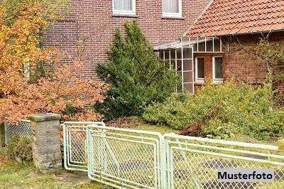 Chance zum Neubeginn + abbruchreifes Wohnhaus +