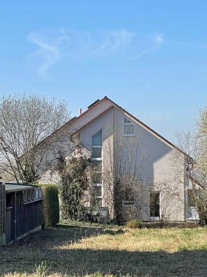 Neuwertige Doppelhaushälfte in bester Lage von Weinheim