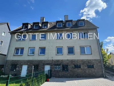 1. Etage: 3 Zimmer in ruhiger Berg-Lage.