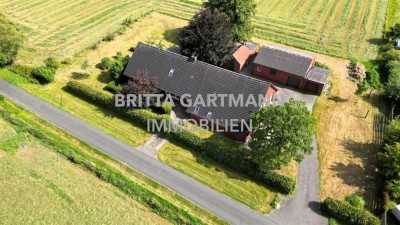 Sanierungsobjekt: Bauernhaus mit Nebengebäuden in ruhiger, ländlicher Lage