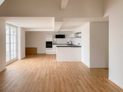 Charme der Vergangenheit, Komfort von heute!
2,5-Zimmer-Wohnung: Erstbezug nach Sanierung