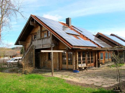 Naturliebhaber aufgepasst!
Charmantes Blockhaus 
auf großem Grundstück