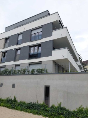 Stilvolle 4,5-Raum-Erdgeschosswohnung mit gehobener Innenausstattung mit Balkon und EBK in Backnang