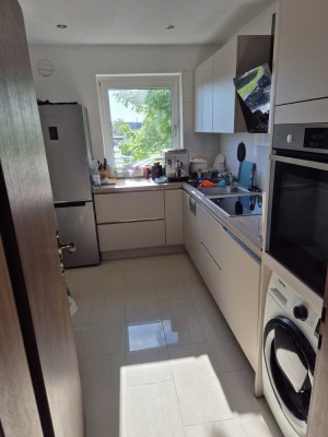 Geschmackvolle, vollst. renovierte 3-Zimmer-Wohnung mit geh. Innenausstattung mit EBK in Ratingen