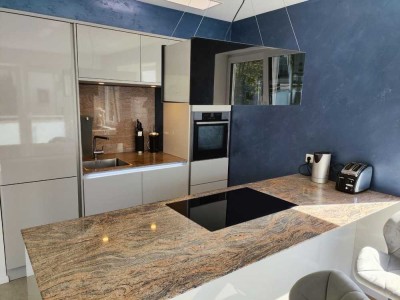Neuwertige 2-Zimmer-Wohnung mit Balkon und EBK in Rösrath