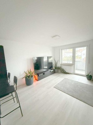 Sehr schöne, helle 1 Zi-Whg mit EBK und großem Balkon in Waldbüttelbrunn